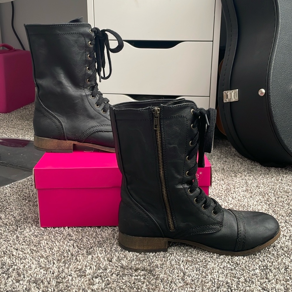 *Sold on FBMarket* Black combat boots